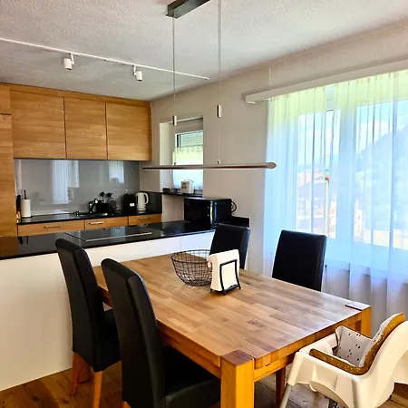 Family Apartment Near Lenzerheide Ski-In & Fireplace דירה צ'ורוואלדן