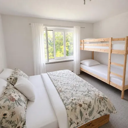 Family Apartment Near Lenzerheide Ski-In & Fireplace דירה צ'ורוואלדן